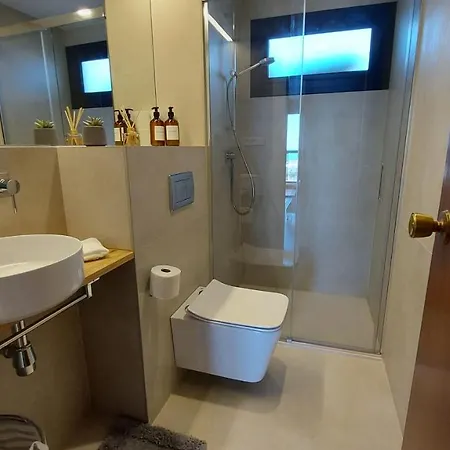 Apartamento La Playa “ Free Parking “ *