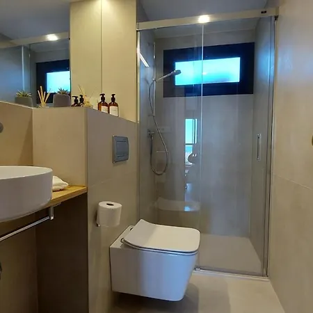 Rent4 Malaga La Playa Apartmán *